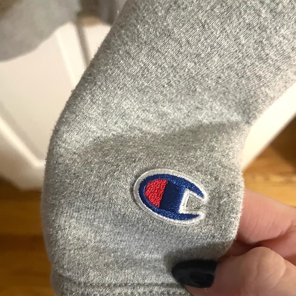 Champion Grey Sweatshirt Crewneck Size Medium Men’s - Picture 3 of 5